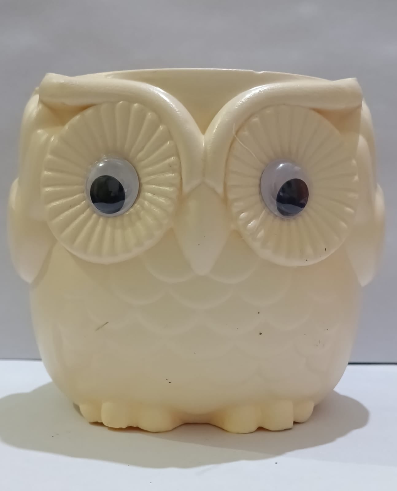 Cream Owl Plastic Pots (Single)